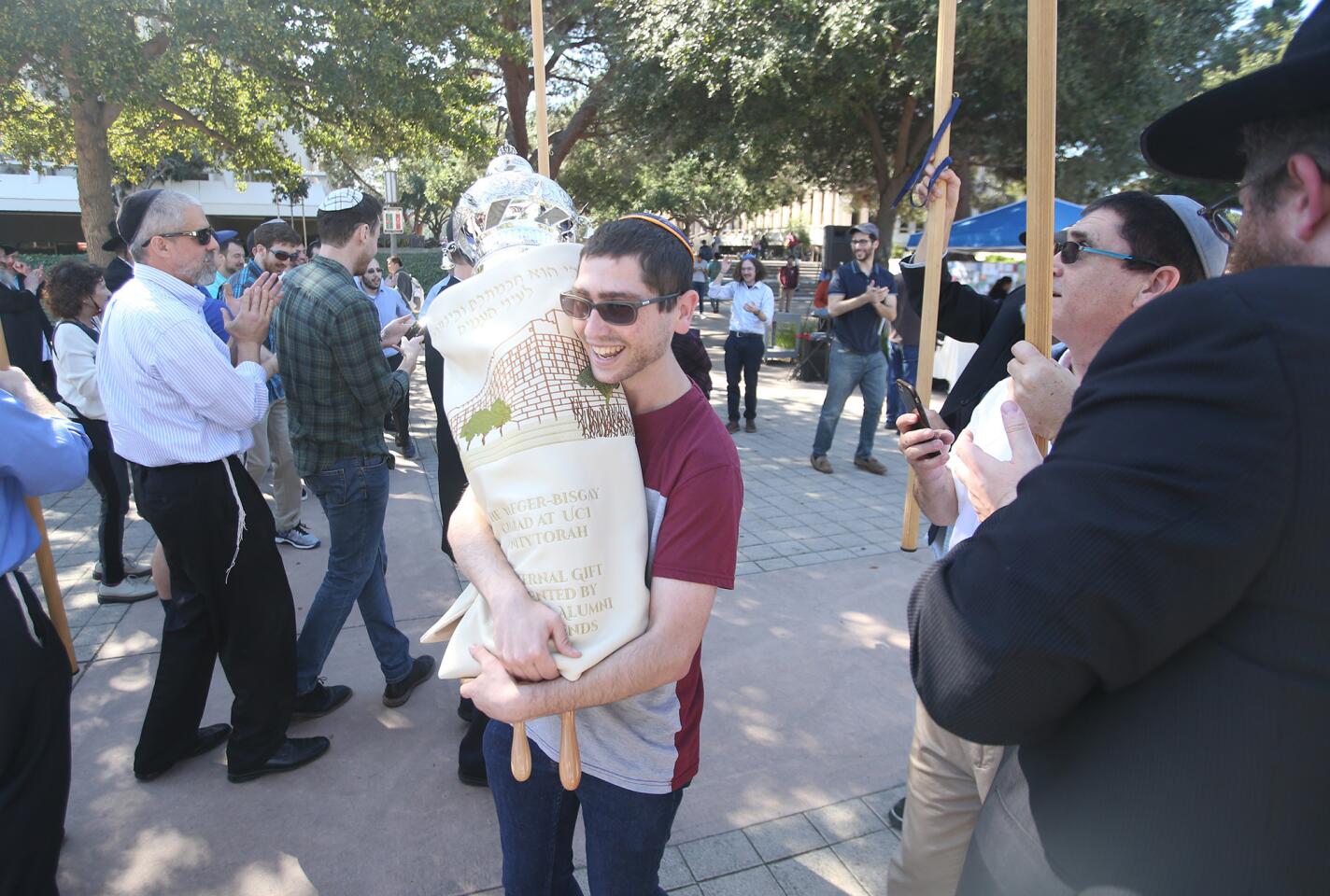 la-celebration-for-unity-torah-at-uci-20180205-011