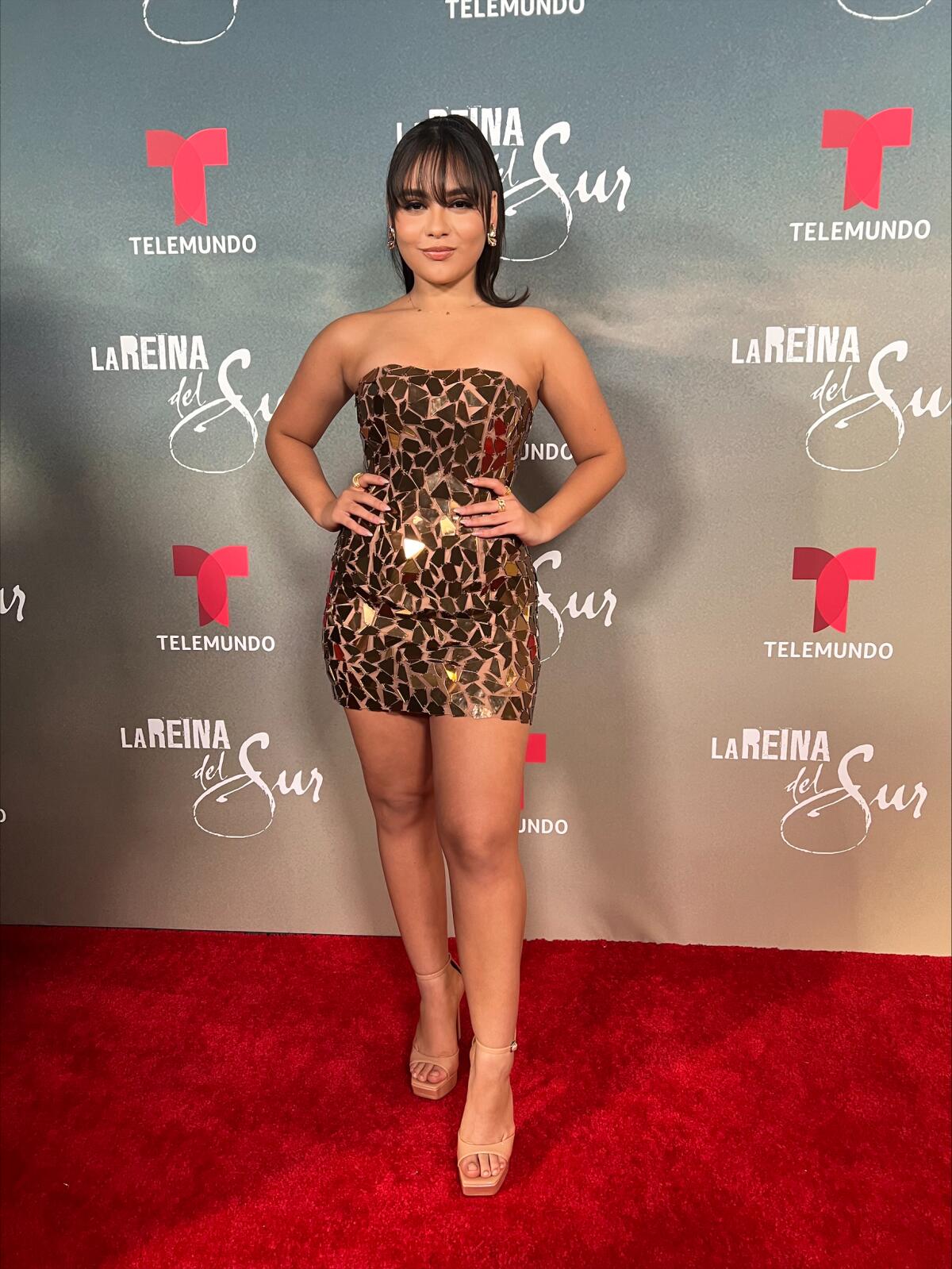 Isabella Sierra llamó la atención de la fanaticada que se reunió en el Latino 