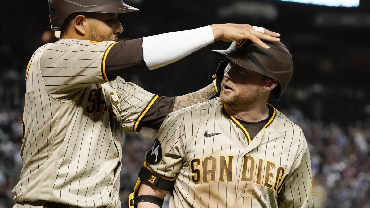Padres go up big, hold on against Diamondbacks to win series opener - The  San Diego Union-Tribune