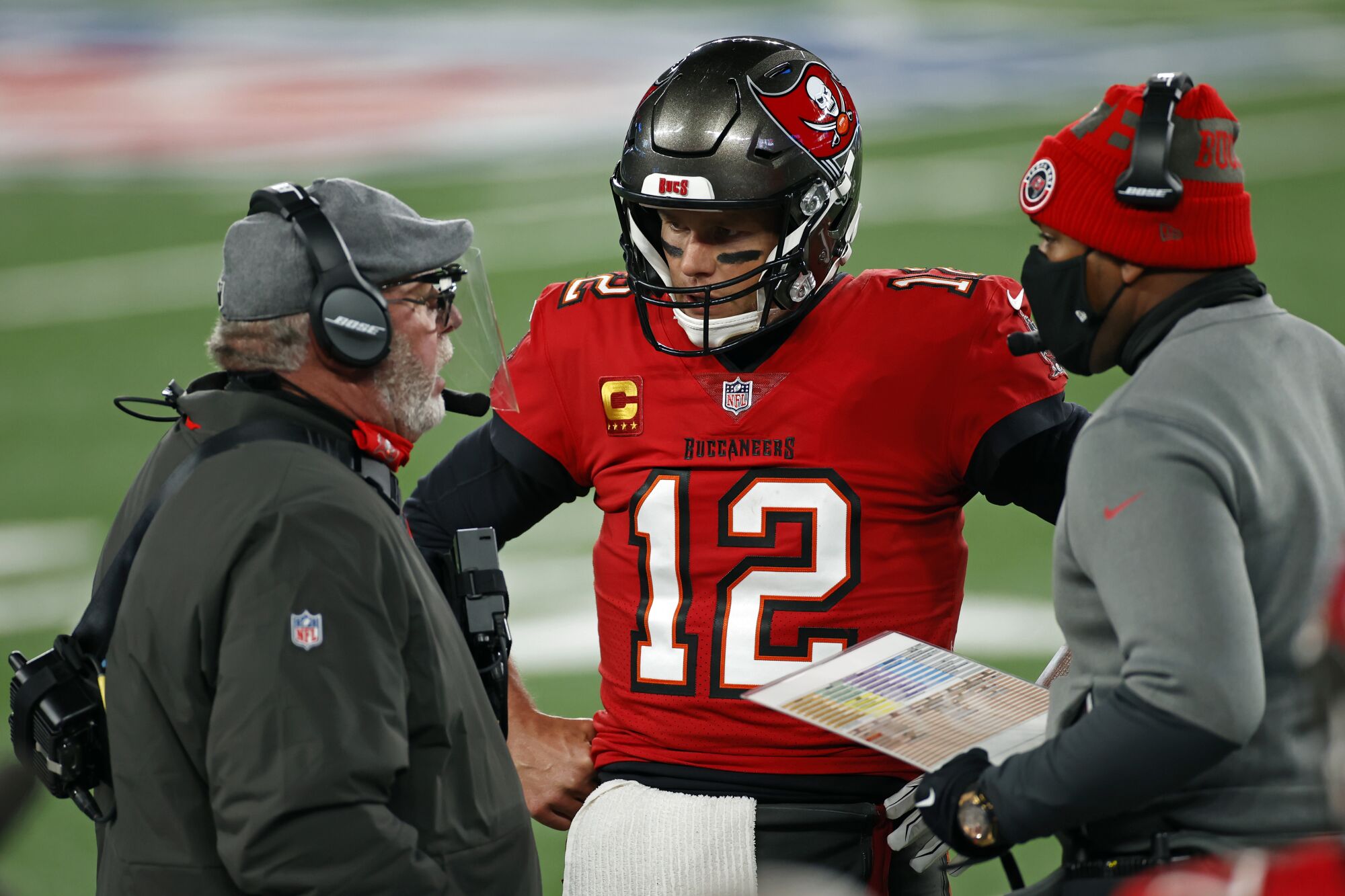 Tampa Bay Buccaneers quarterback Tom Brady talks with coach Bruce Arians and offensive coordinator Byron Leftwich.