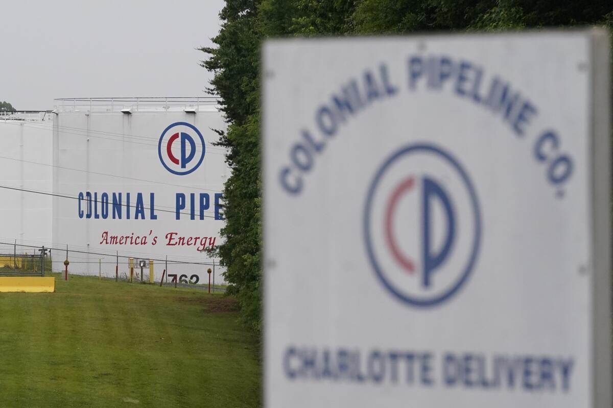 la entrada de la empresa Colonial Pipeline Company en Charlotte, Carolina del Norte.