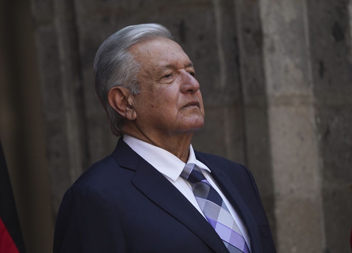 El presidente mexicano Andrés Manuel López Obrador en el Palacio Nacional durante una ceremonia en Ciudad de México, el 20 de septiembre de 2022. (AP Foto/Marco Ugarte, Archivo)