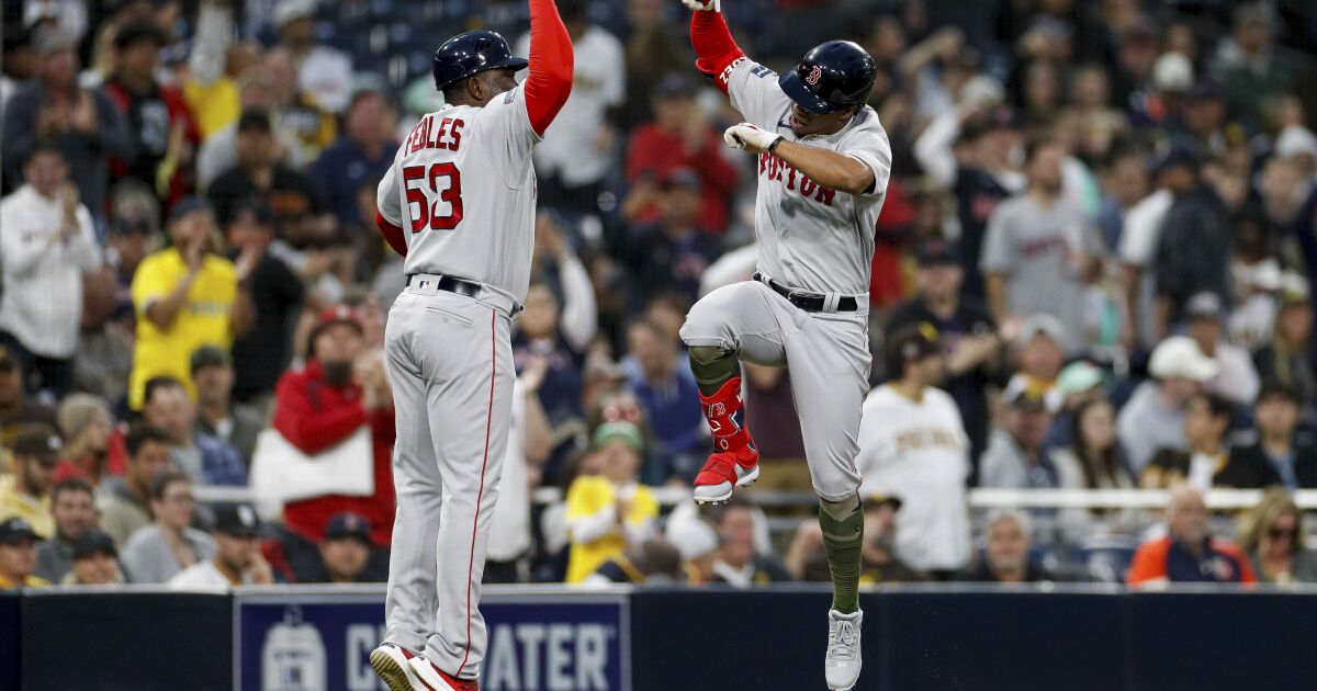 Valdez colpisce un homer da 3 run;  I Red Sox hanno battuto i Padres, 4-2
