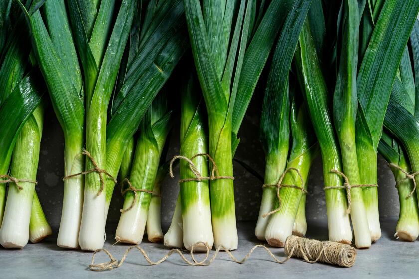 Leek greens are a low-FODMAP alternative to garlic and onions.