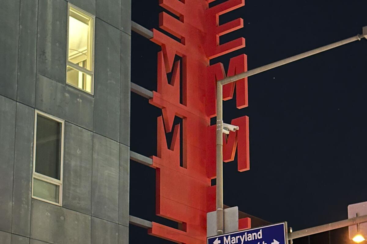 A photograph of the Laemmle Glendale theatre.