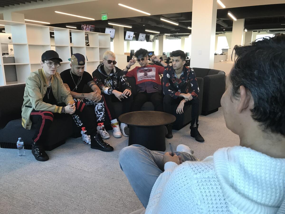 CNCO cuando visitó nuestra sede en El Segundo, California.