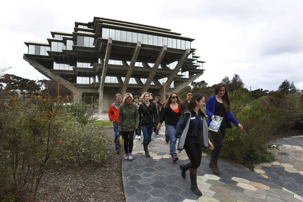 Students hoping to get in to UCSD take a campus tour