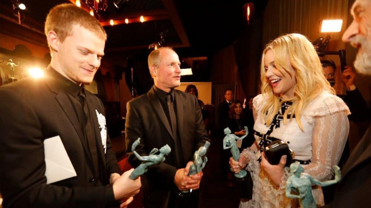 Lucas Hedges, Woody Harrelson, Abbie Cornish and John Hawkes backstage with their Actors.