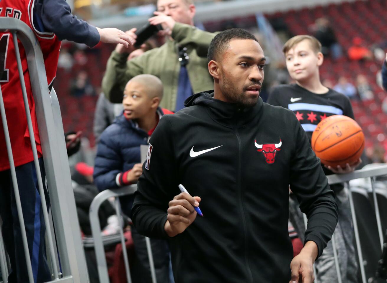 Bulls forward Jabari Parker signs autographs at the United Center on Sunday, Jan. 27, 2019.