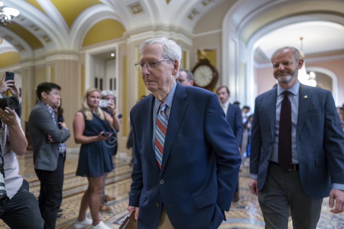 McConnell freezes up again during Kentucky news conference