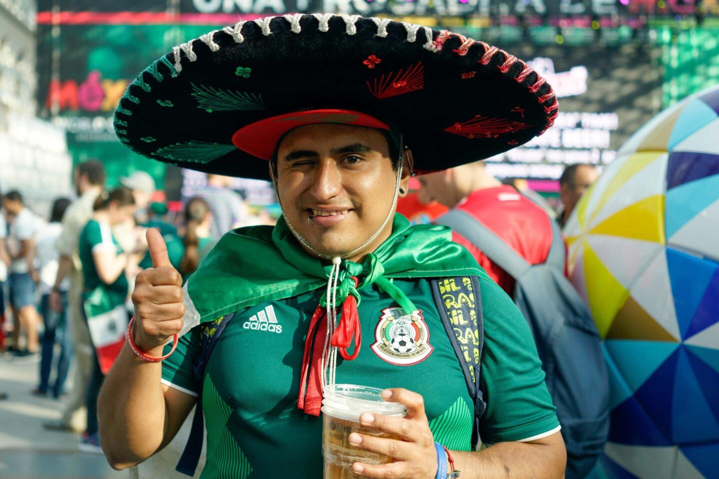 FBL-WC-2018-MATCH53-MEX-BRA-FANS