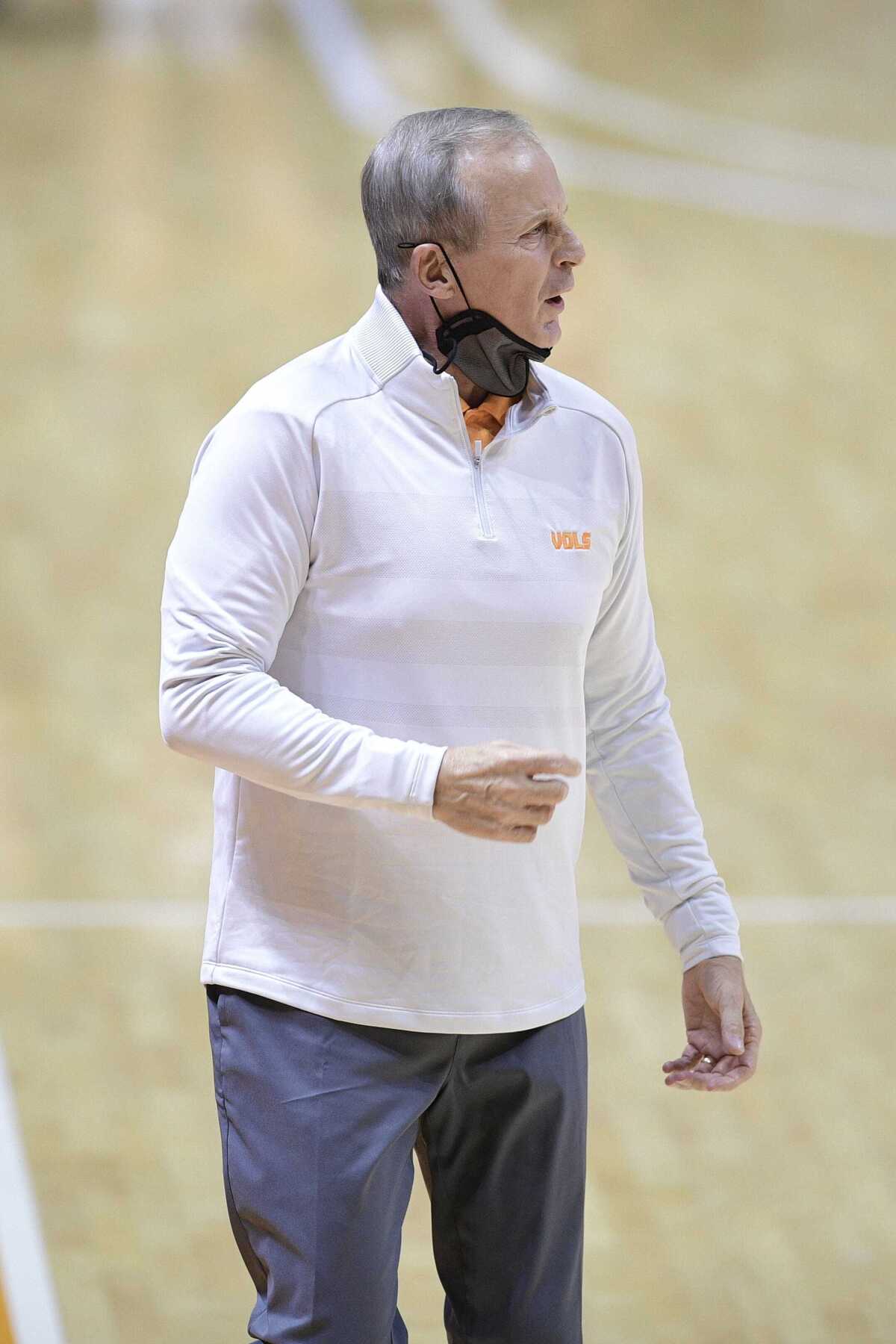 Tennessee head coach Rick Barnes calls to his team during the first half against Cincinnati.