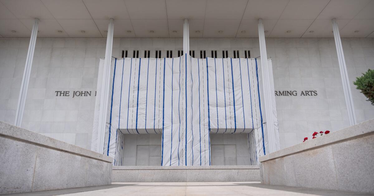 Le démocrate publie des allégations de dénonciateurs concernant des problèmes de construction au Kennedy Center