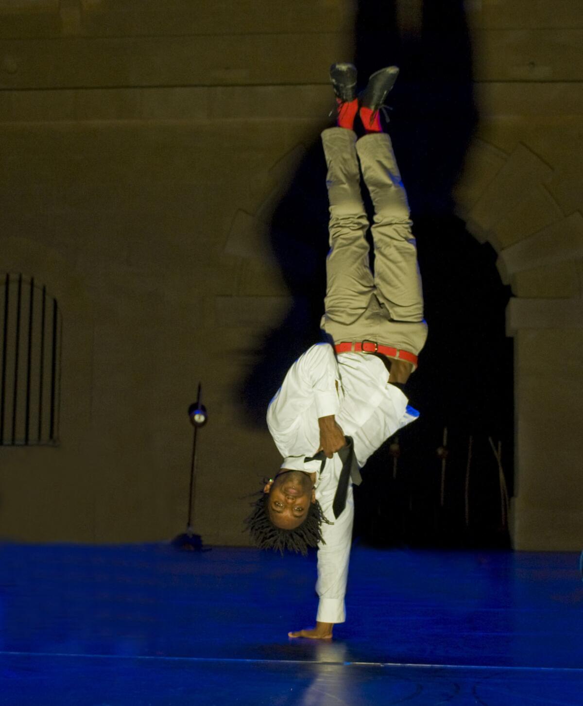 The Compagnie Kfig style: hip hop blended with acrobatics, martial arts and contemporary dance. (Michel Cavalca)