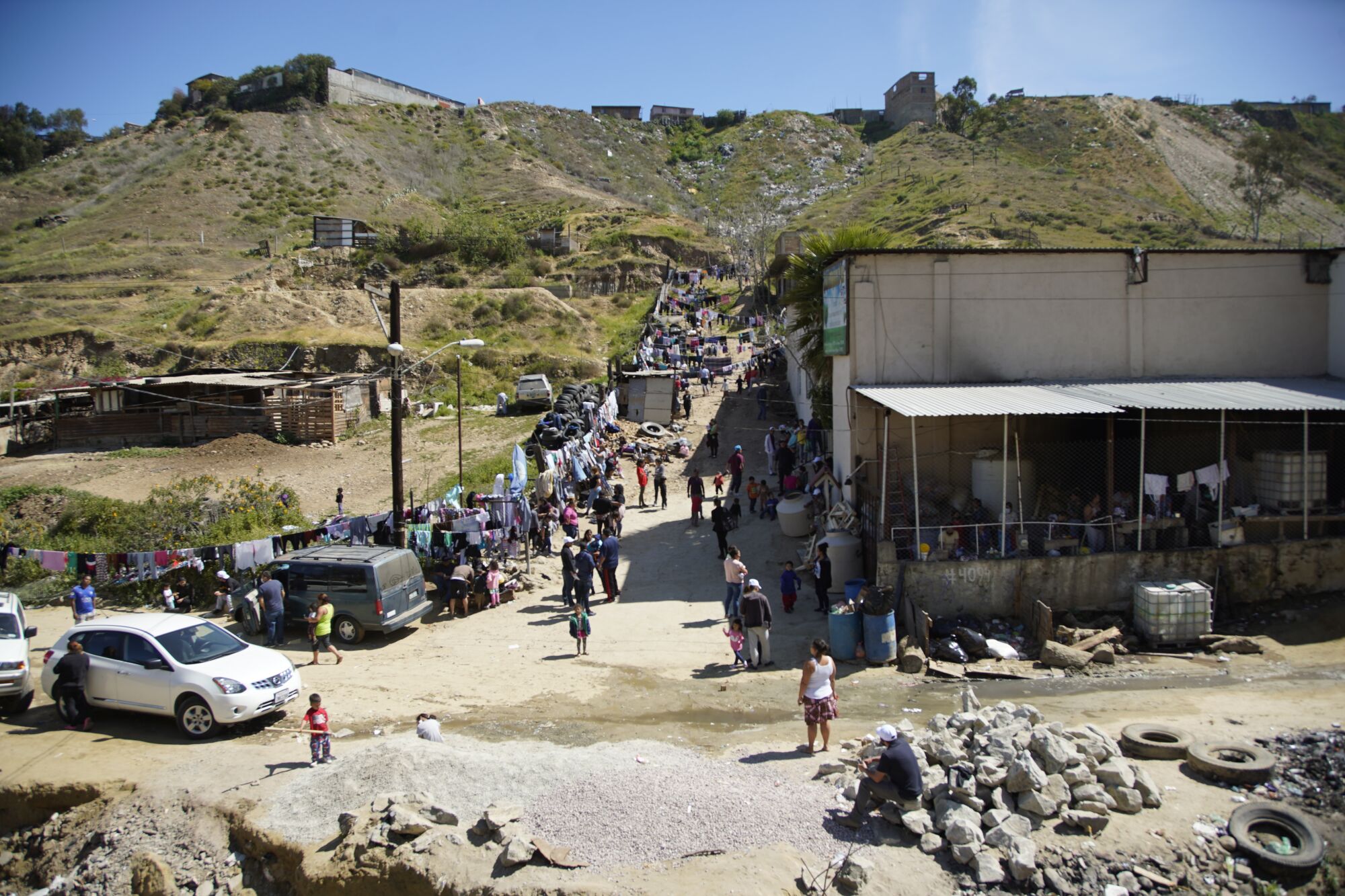 Hundreds of asylum seekers stand outside Templo Embajadores De Jesus
