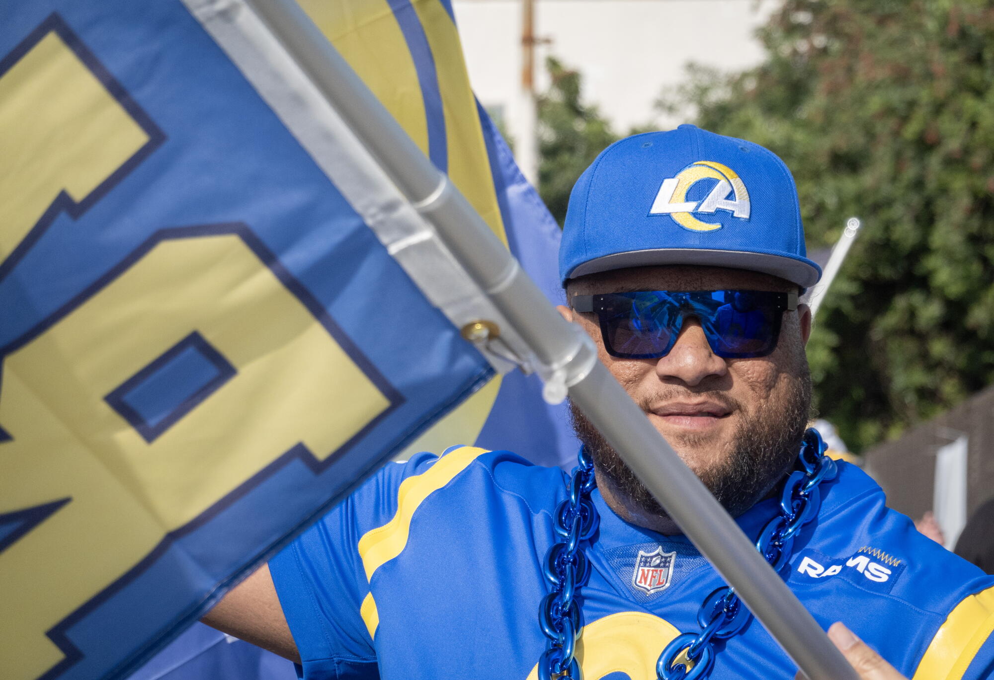 Freeway Rams Meet the Freeway Fan, the Rams' traffic-preaching inspiration - Los ...
