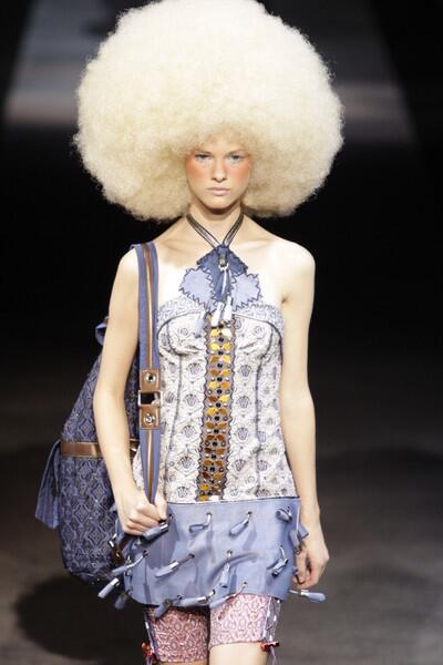 Louis vuitton fashion show spring summer 2010 hi-res stock photography and  images - Alamy