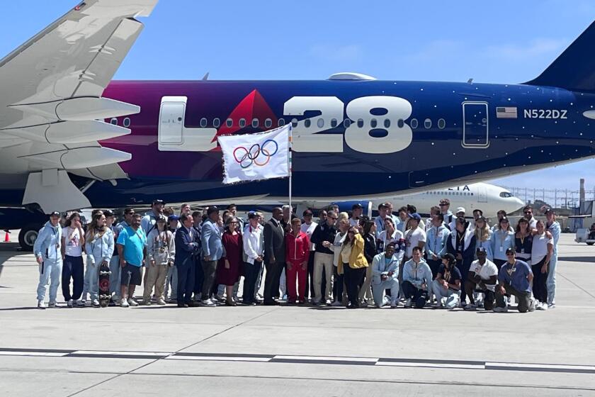 La bandera olímpica llegó a Los Ángeles el 12 de agosto de 2024.