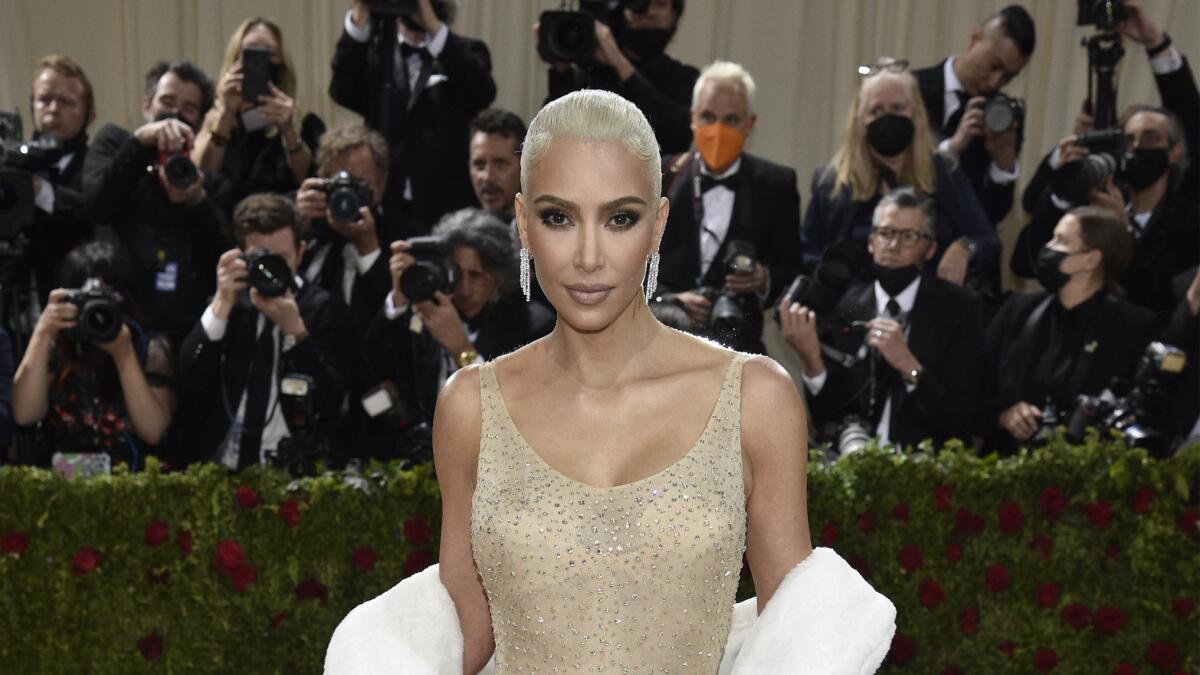 Photos show Kardashian did visible damage to Monroe dress - Los Angeles Times Photos show Kardashian did visible damage to Monroe dress - Los Angeles Times