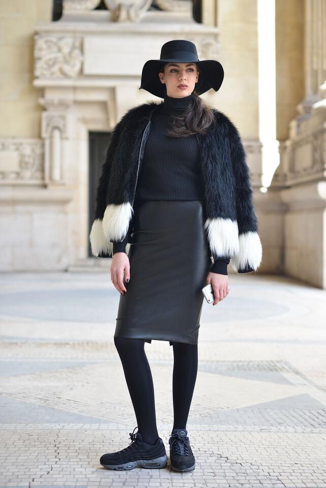 Day 2 - Street Style - Paris Fashion Week - Womenswear Fall/Winter 2015/2016