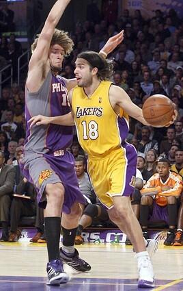 Sasha Vujacic, Robin Lopez