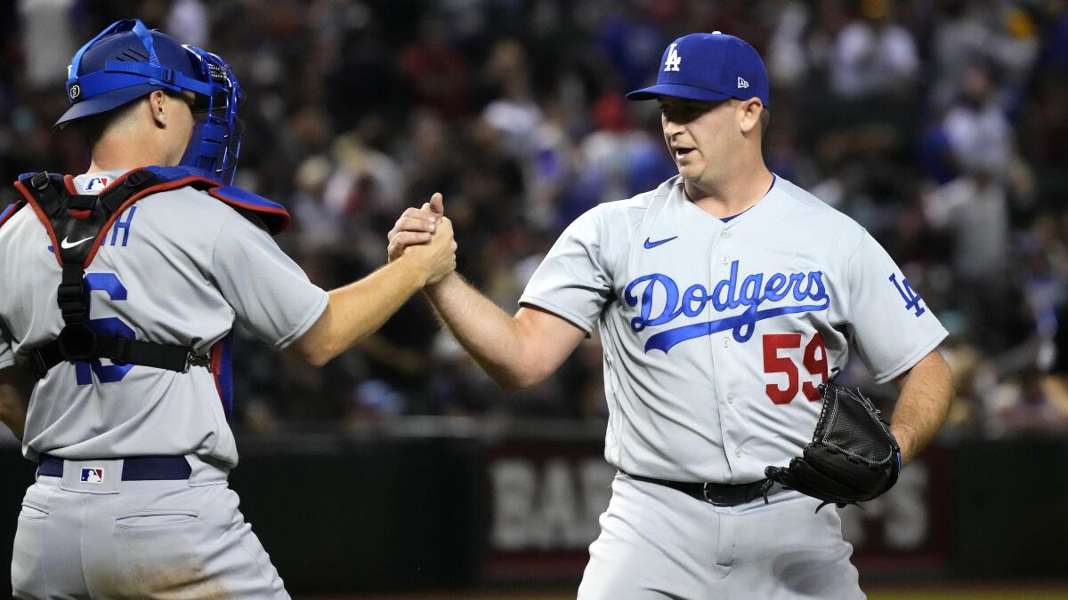 Kyle Lewis' pinch homer sends D-backs past Dodgers