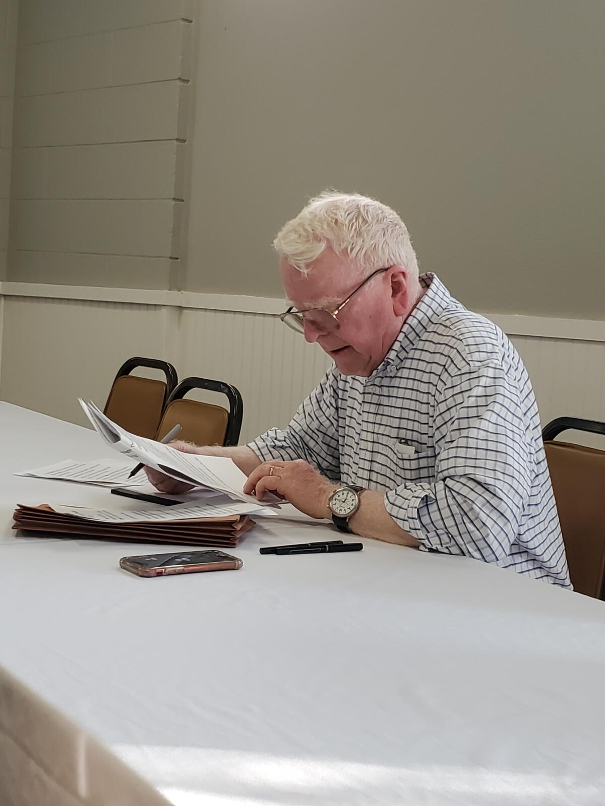 Bird Rock Community Council President Joe Terry presides over the group's July 12 meeting at the La Jolla Masonic Lodge.