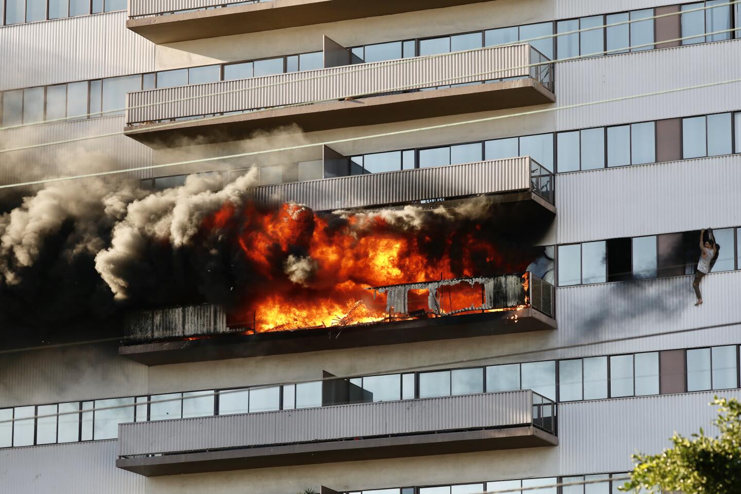 Fire breaks out in L.A. high-rise