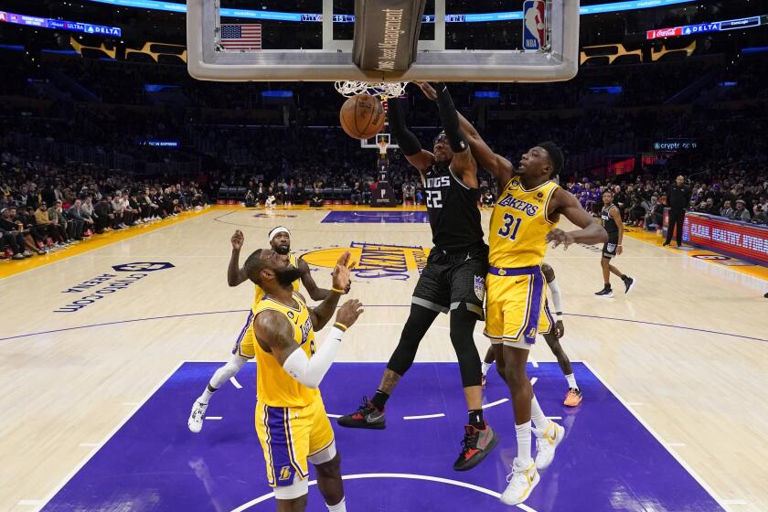 Sacramento Kings center Richaun Holmes (22) dunks against Los Angeles Lakers center Thomas Bryant (31) during the first half of an NBA basketball game in Los Angeles, Wednesday, Jan. 18, 2023. (AP Photo/Ashley Landis)