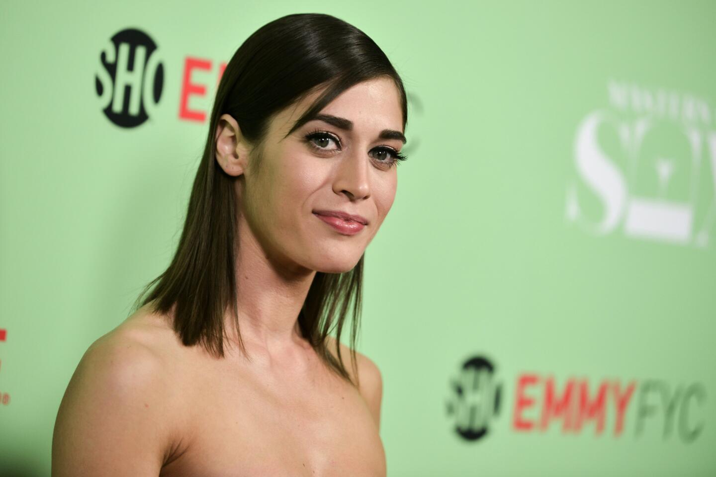 Lizzy Caplan is now super sexy