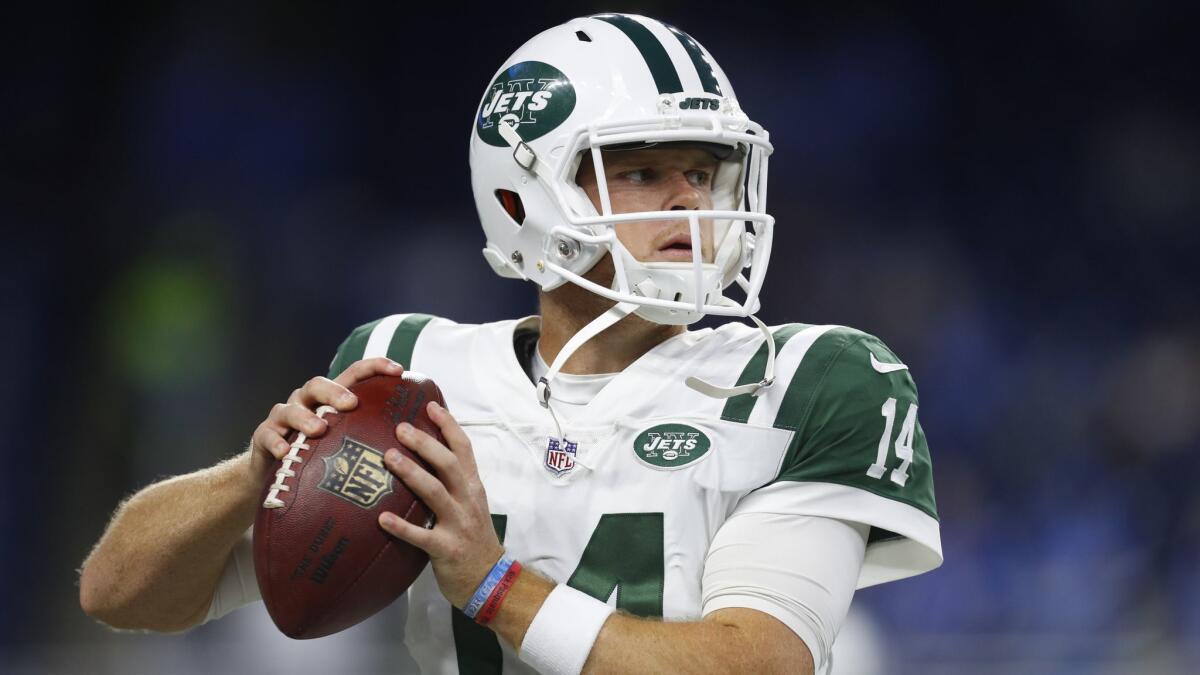 New York Jets quarterback Sam Darnold warms up before the game.