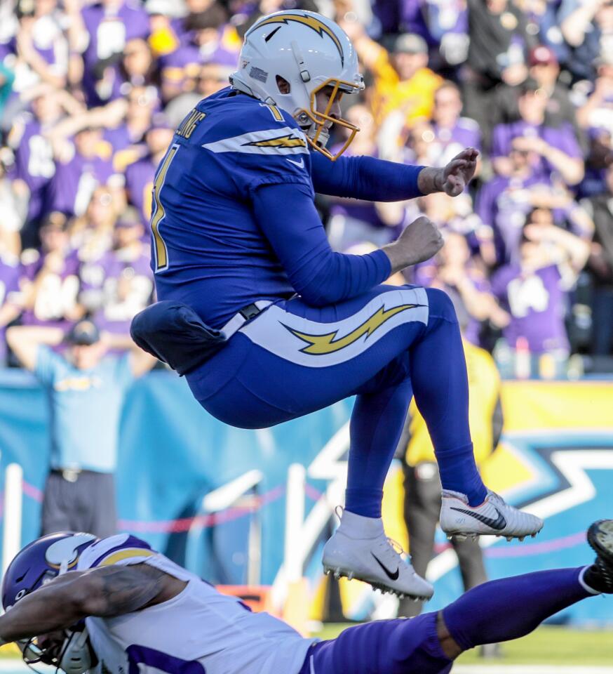 Minnesota Vikings linebacker Eric Wilson blocks a punt by the Chargers' Ty Long.