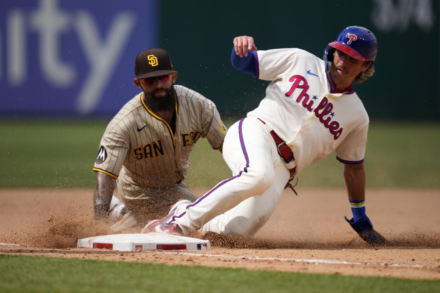 Different approach, same results. The walls are closing in on Rangers'  struggling 2B Rougned Odor.