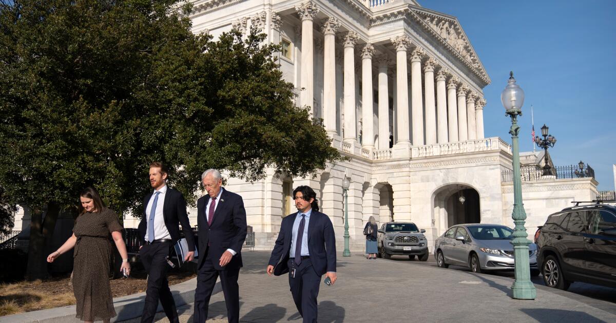 Hoyer diz que House “não está atingindo os objetivos dos fundadores” ao dizer aos colegas que está se aposentando Hoyer diz que House “não está atingindo os objetivos dos fundadores” ao dizer aos colegas que está se aposentando