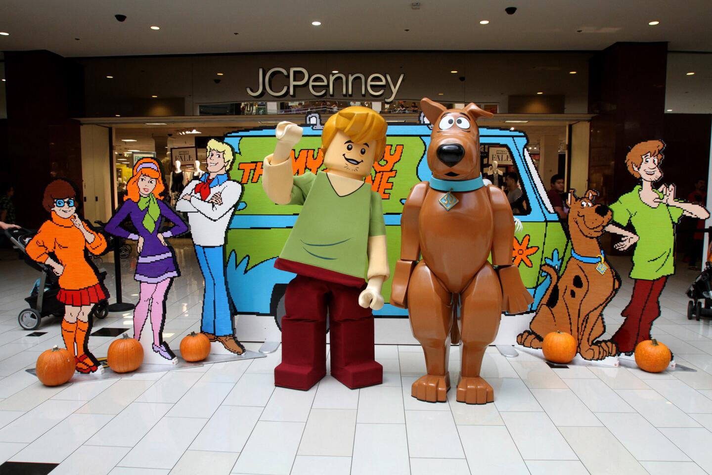 Photo Gallery: Scooby-Doo LEGOS characters at Glendale Galleria
