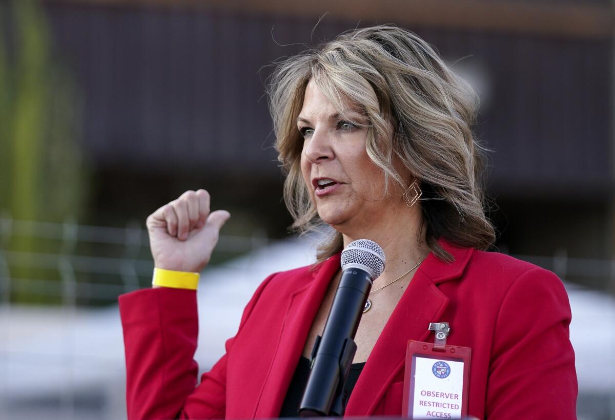 Arizona: Republicanos censuran a gobernador y Cindy McCain