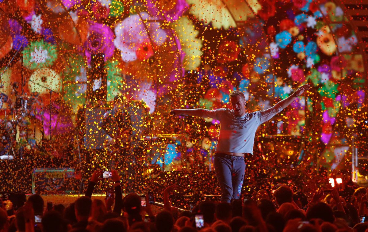 Coldplay lead singer Chris Martin performs during the iHeartRadio Music Festival at T-Mobile Arena in Las Vegas, Nevada U.S. Sept. 22, 2017. (Reuters/Steve Marcus)