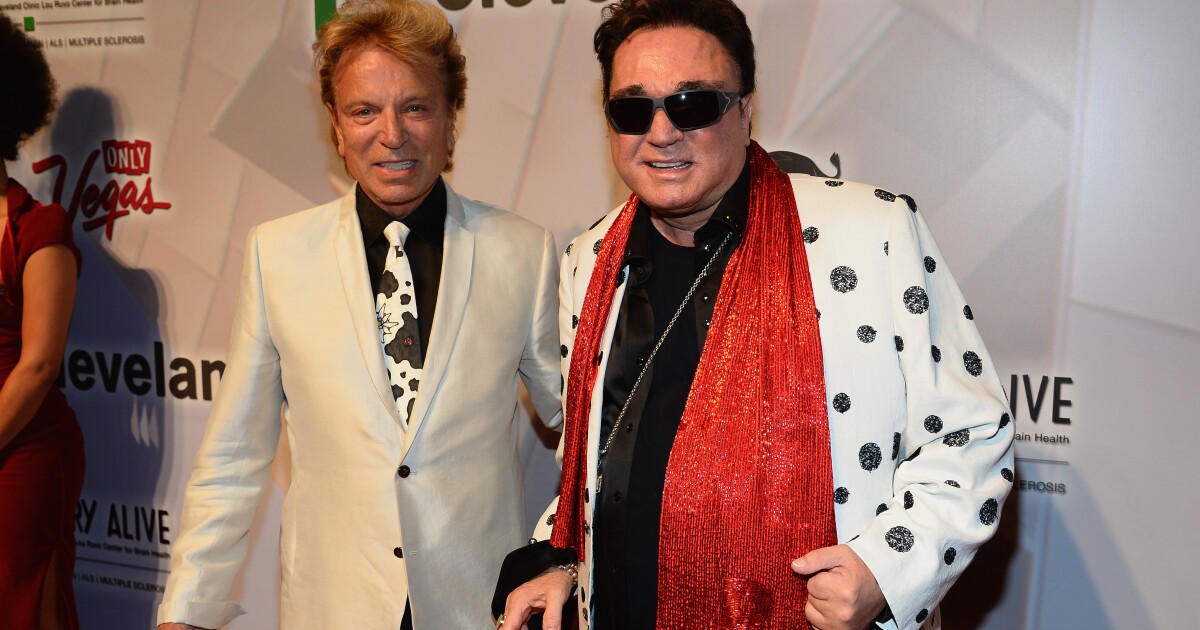 Roy Horn Of Siegfried Roy Dies Of Coronavirus Infection Los Angeles Times