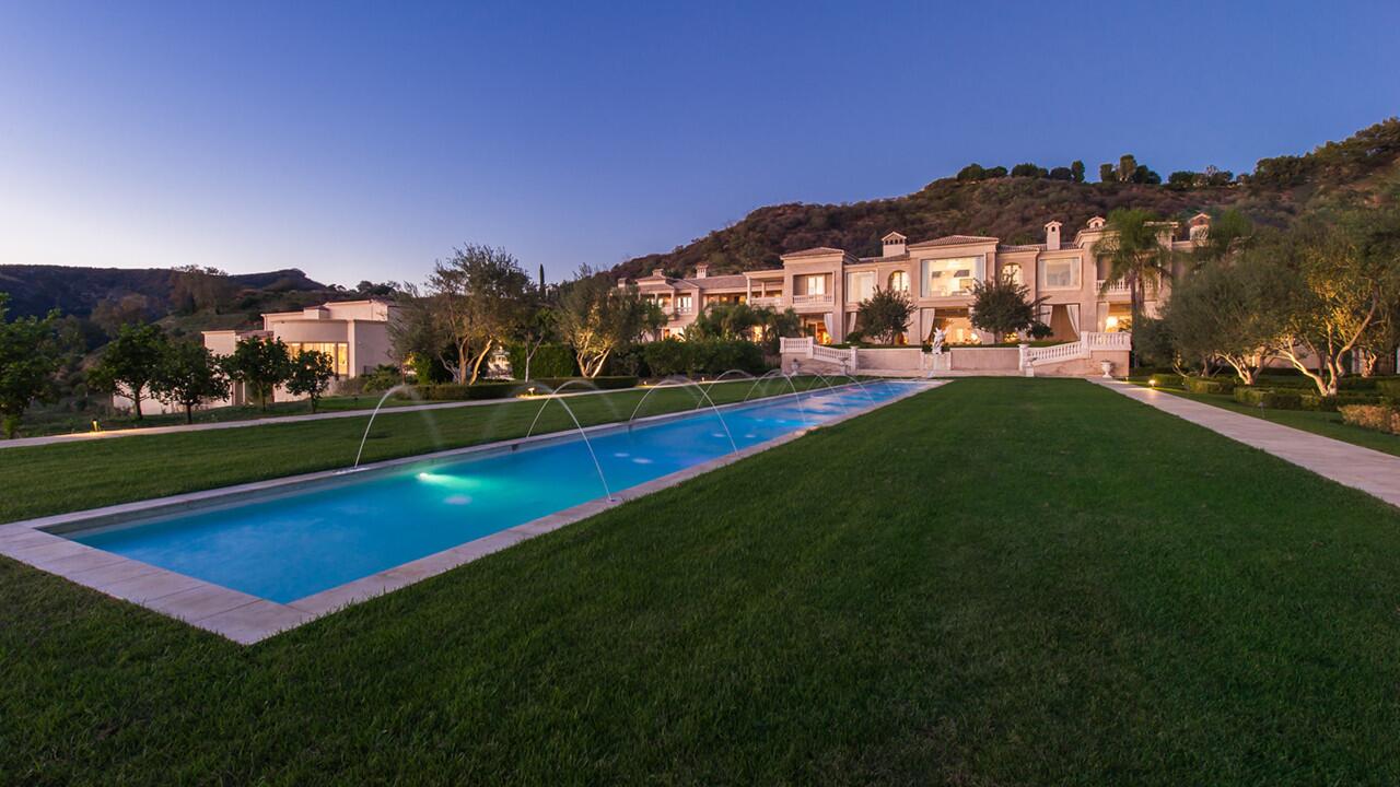 The 25-acre estate in the Beverly Crest area was completed by real estate entrepreneur Jeff Greene. Amenities include a 35,000-square-foot main residence, a 15,000-square-foot entertainment complex and two wine cellars. The vineyard estate produces 400 to 500 cases of varietal wines a year.