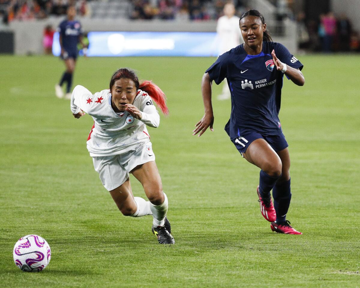 Column: Wave teens Jaedyn Shaw, Melanie Barcenas put some kick into ...