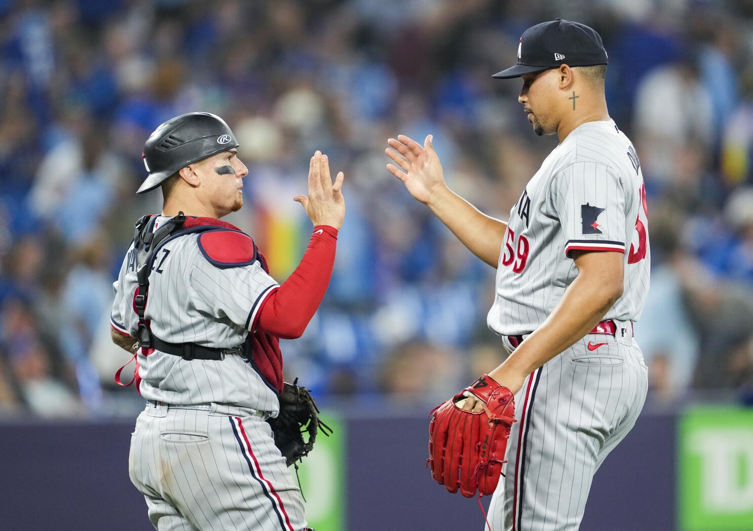 Jhoan Duran y lo que hacen en el estadio de Minnesota