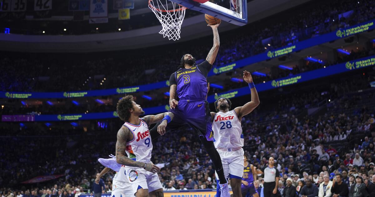 Anthony Davis, karın yaralanmasıyla en az bir haftayı özleyecek