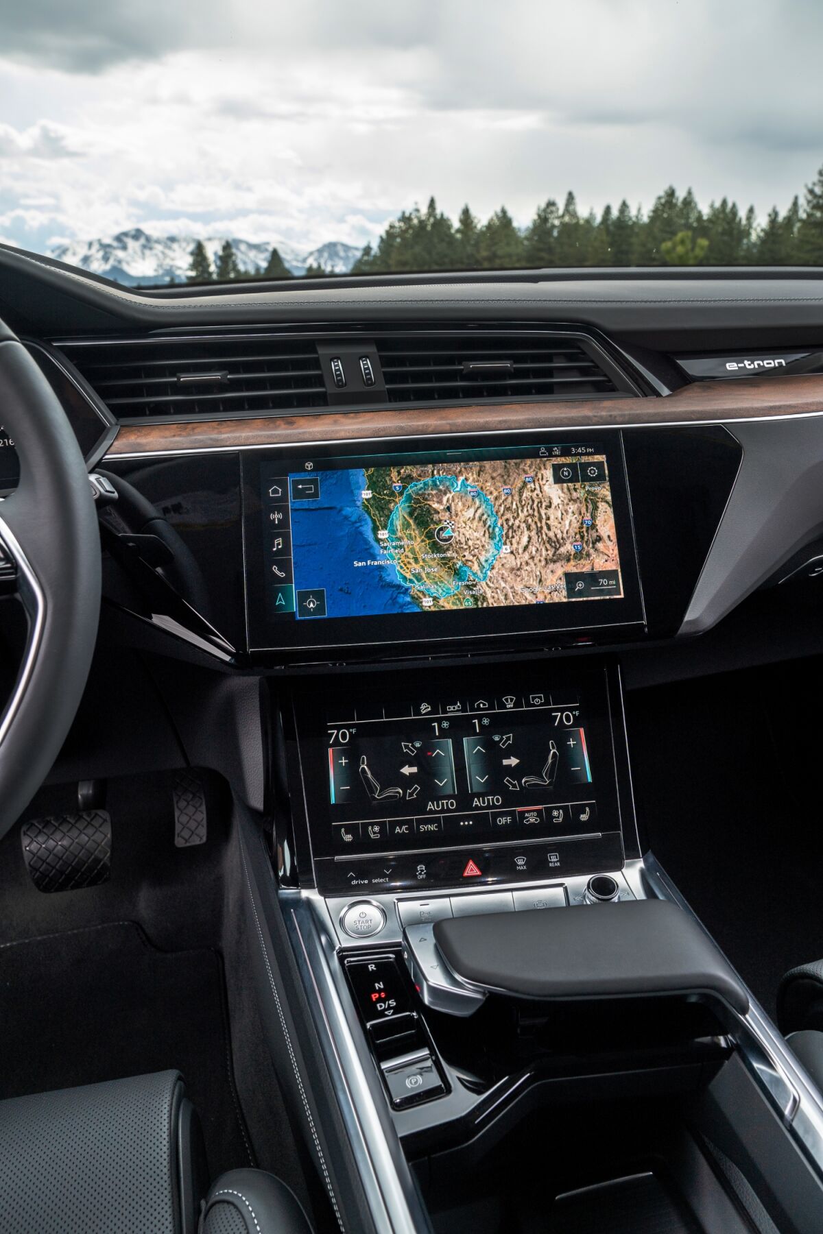 The large, 10.1-inch horizontal infotainment screen in the center instrument stack is clearly visible in all light conditions and integrates the top-view camera system.