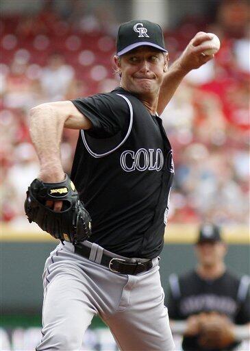 Commentary: Rockies pitcher Jamie Moyer pushing right buttons as