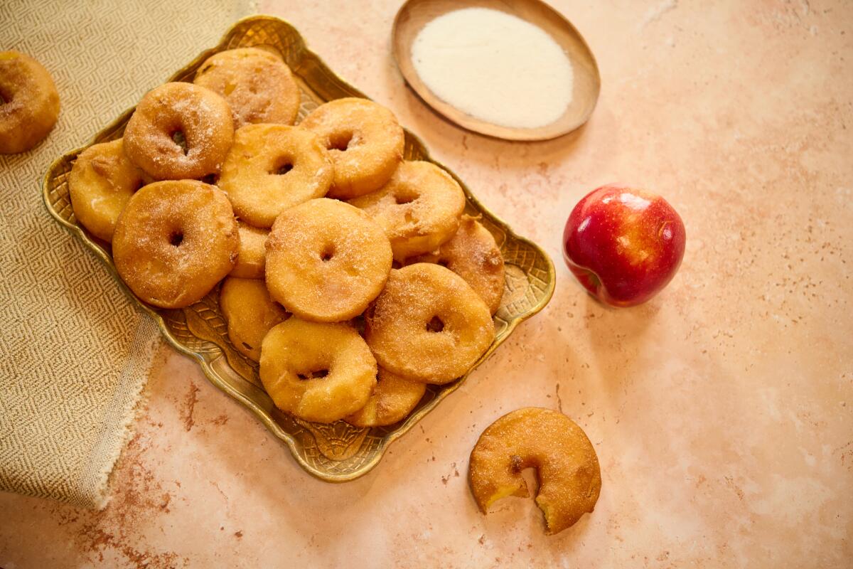 Sweet, crunchy fritters, apple rings 