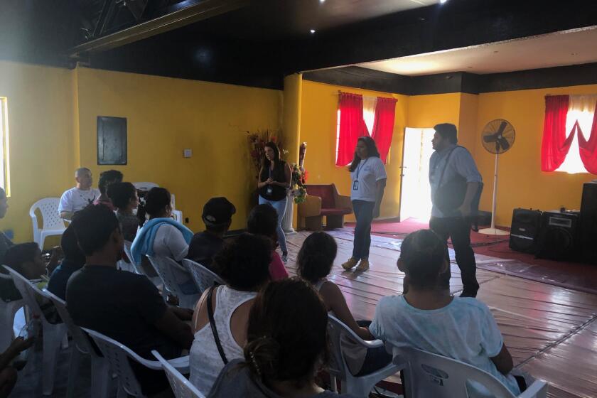 Representatives from the United Nations High Commissioner for Refugees met Tuesday with migrants at the Agape Mision Mundial shelter in Tijuana to share information about applying for asylum in Mexico, amid policy changes in the United States.