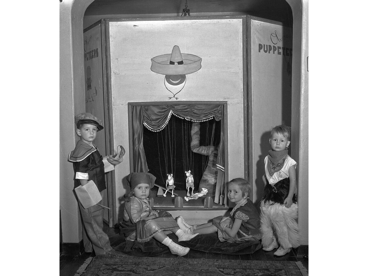 Oct. 31, 1935: Puppets entertain children at Halloween party at the Harrell home in Hollywood.