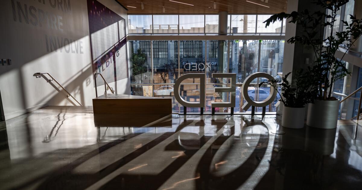 Milyarderler kamu radyosunun beklenmedik kurtarıcısı olabilir