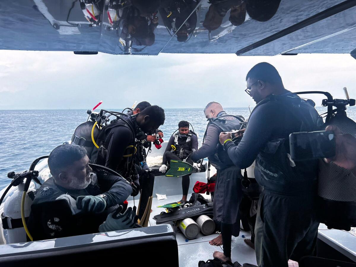 Military diver dies off Maldives searching for bodies of 4 - Los Angeles Times