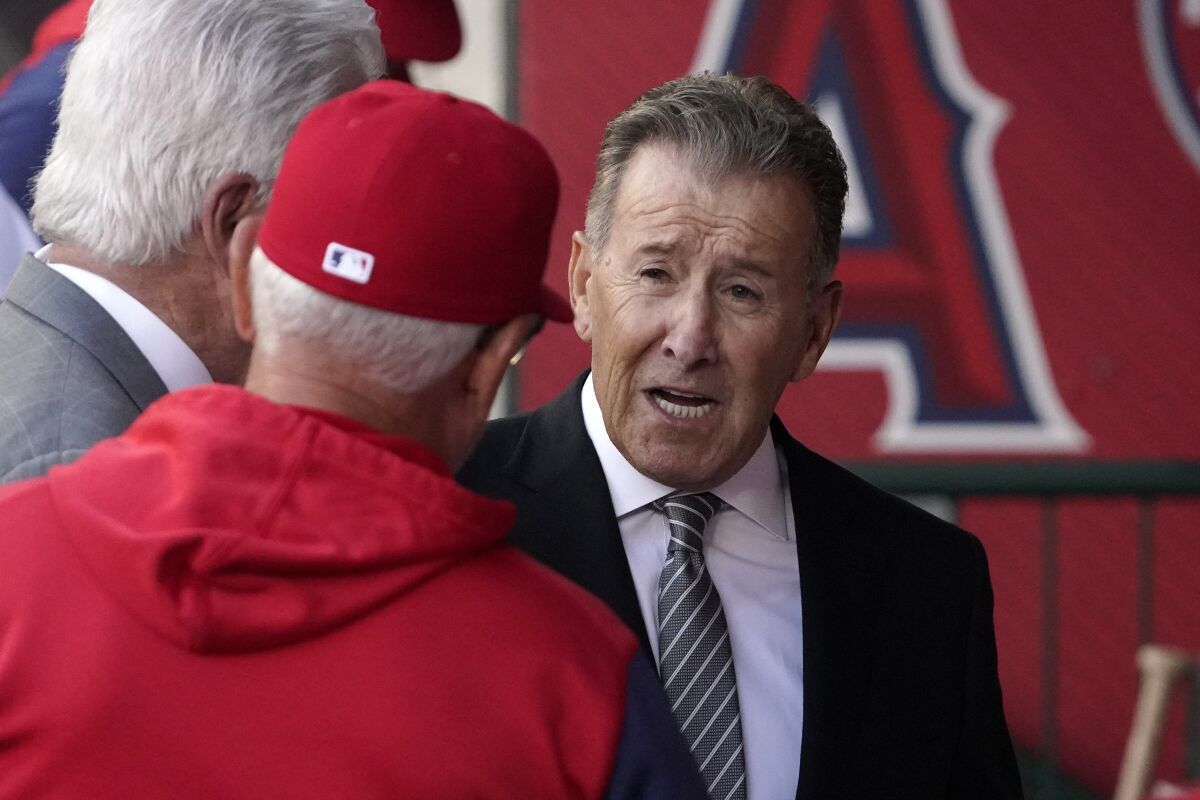 Angels owner Arte Moreno talks with then-manager Joe Maddon.
